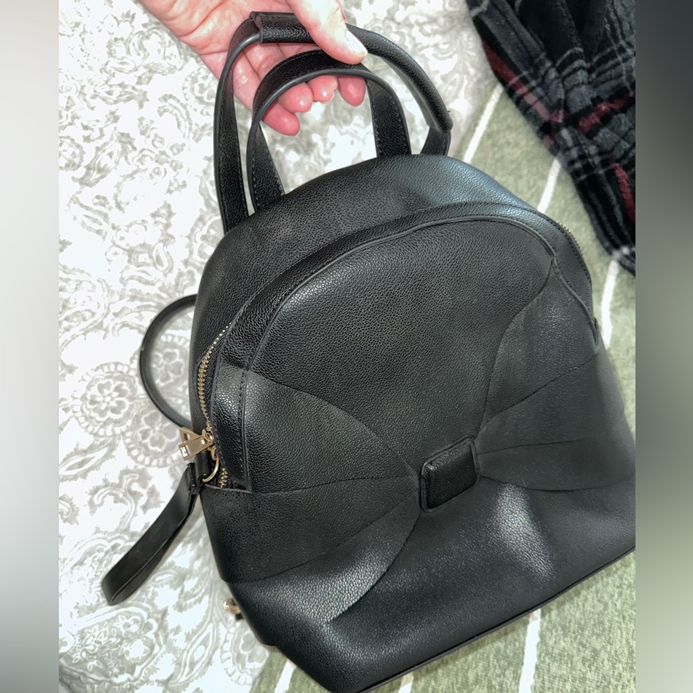 Elegant Black Leather Backpack 🖤🌷